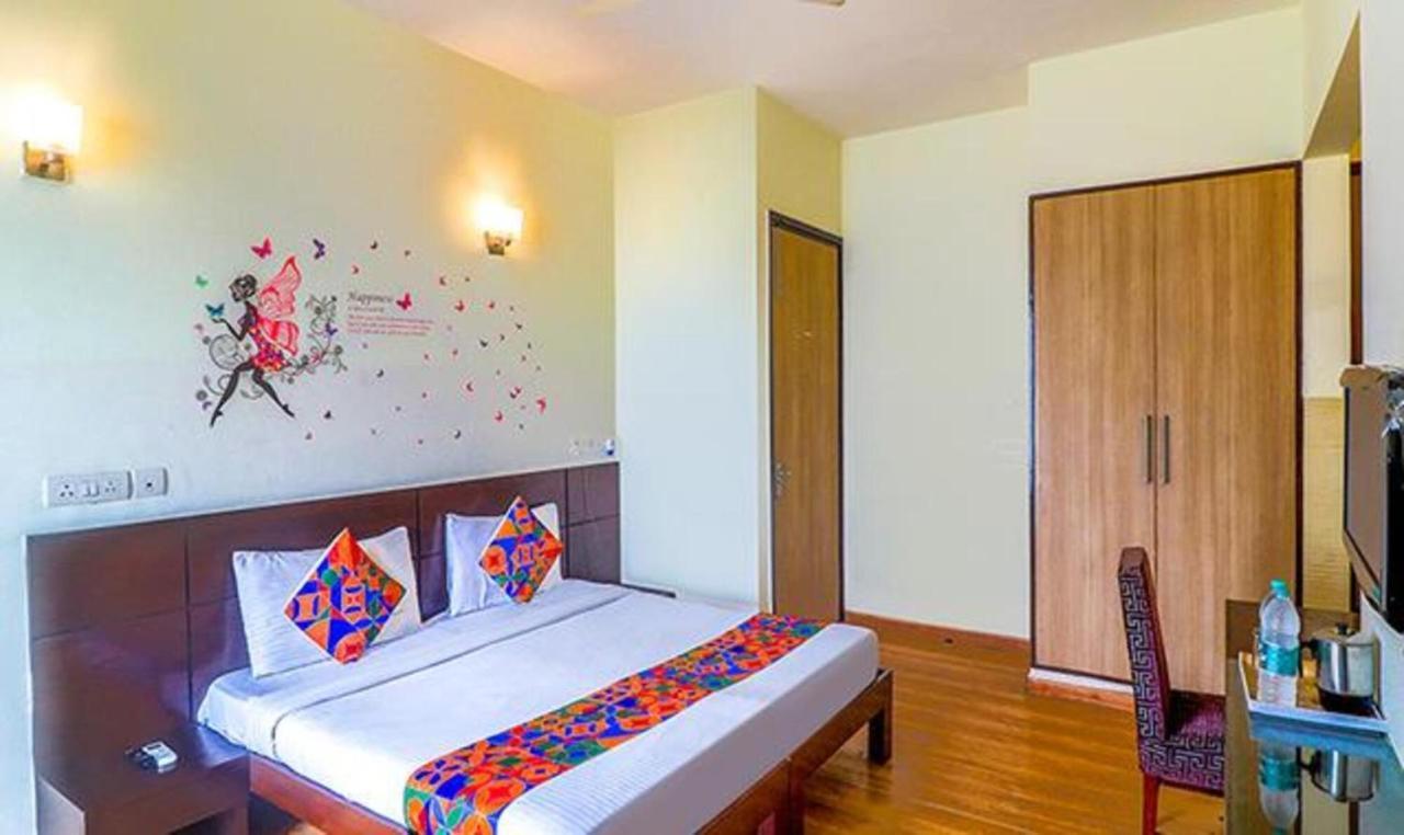 אינדורה Fabhotel Santoor Geeta Bhawan Square מראה חיצוני תמונה