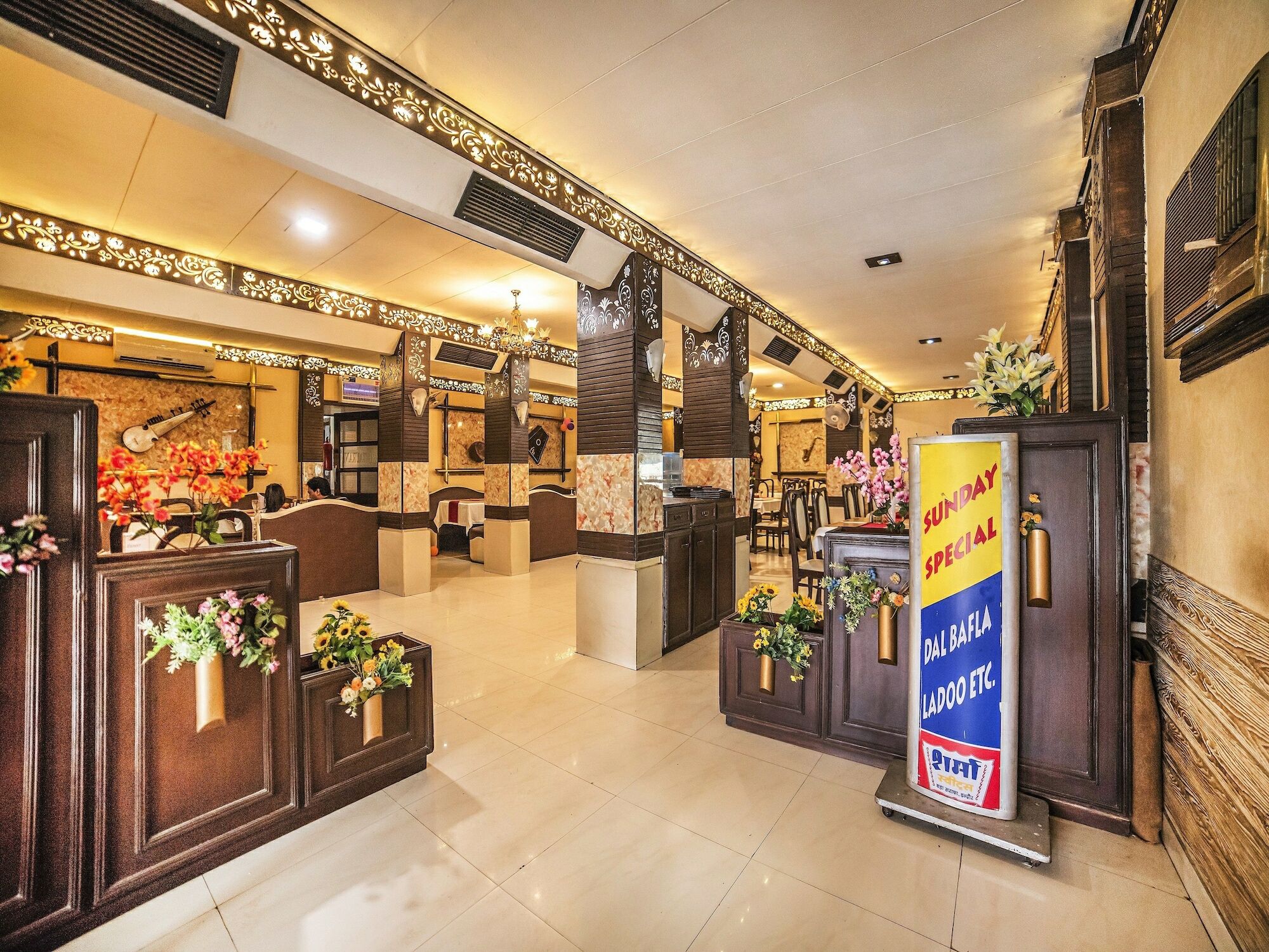אינדורה Fabhotel Santoor Geeta Bhawan Square מראה חיצוני תמונה