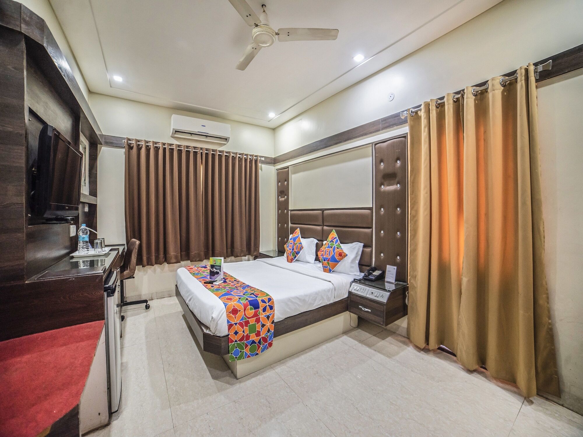 אינדורה Fabhotel Santoor Geeta Bhawan Square מראה חיצוני תמונה