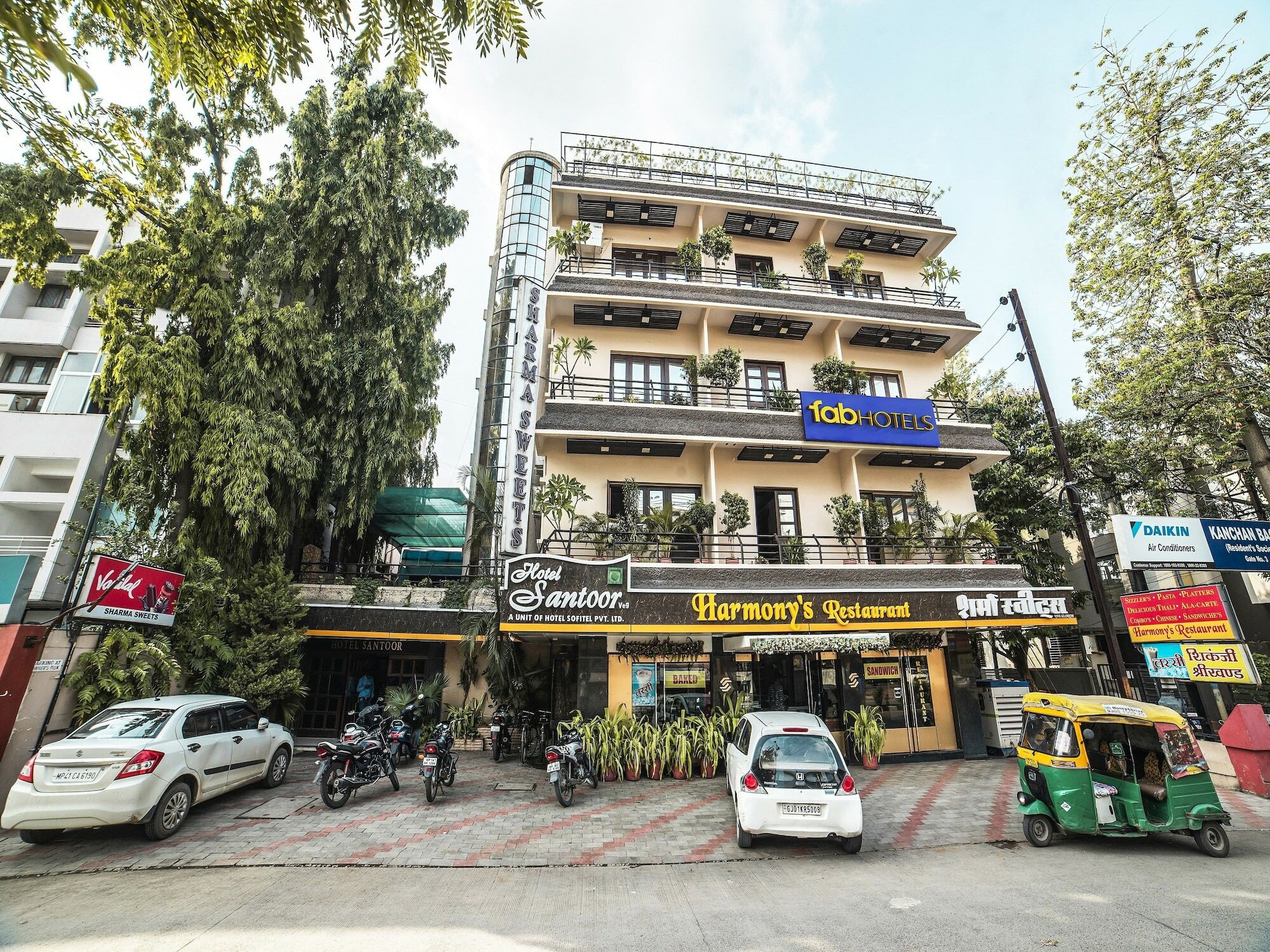 אינדורה Fabhotel Santoor Geeta Bhawan Square מראה חיצוני תמונה