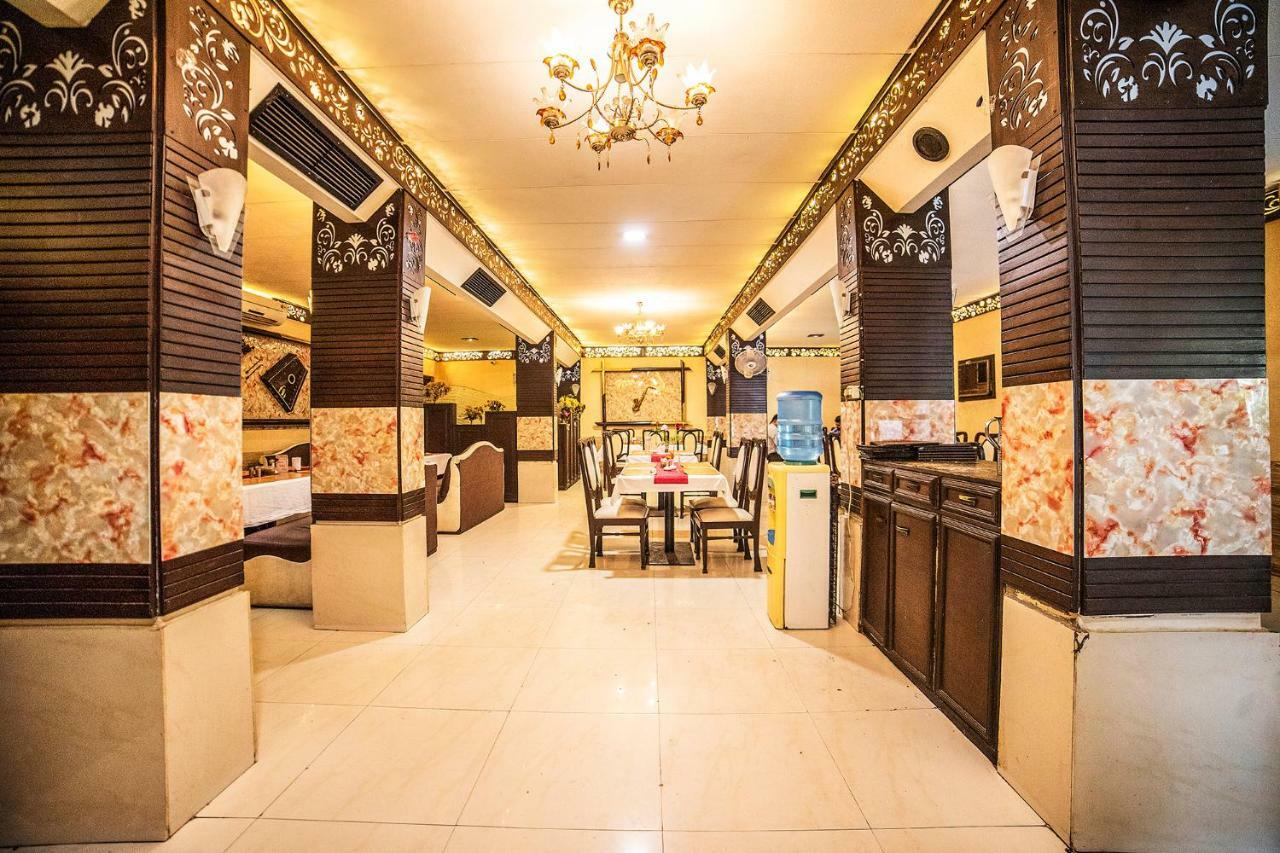 אינדורה Fabhotel Santoor Geeta Bhawan Square מראה חיצוני תמונה