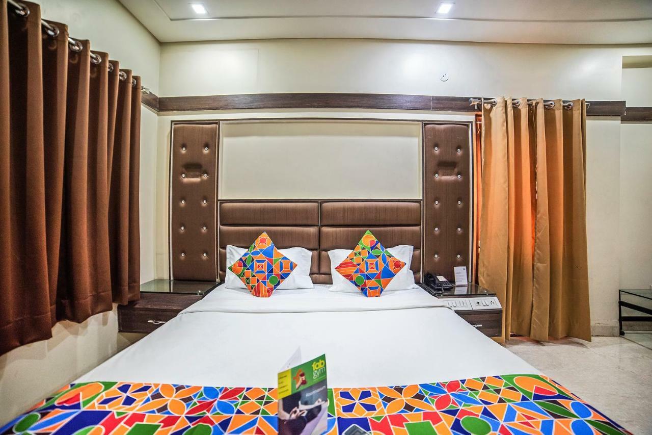 אינדורה Fabhotel Santoor Geeta Bhawan Square מראה חיצוני תמונה