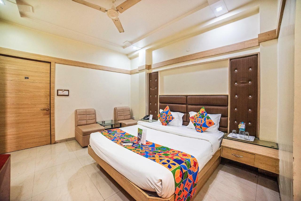 אינדורה Fabhotel Santoor Geeta Bhawan Square מראה חיצוני תמונה