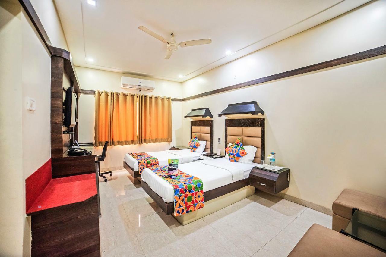אינדורה Fabhotel Santoor Geeta Bhawan Square מראה חיצוני תמונה