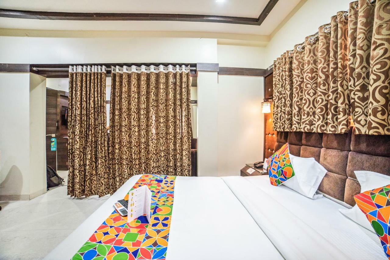 אינדורה Fabhotel Santoor Geeta Bhawan Square מראה חיצוני תמונה